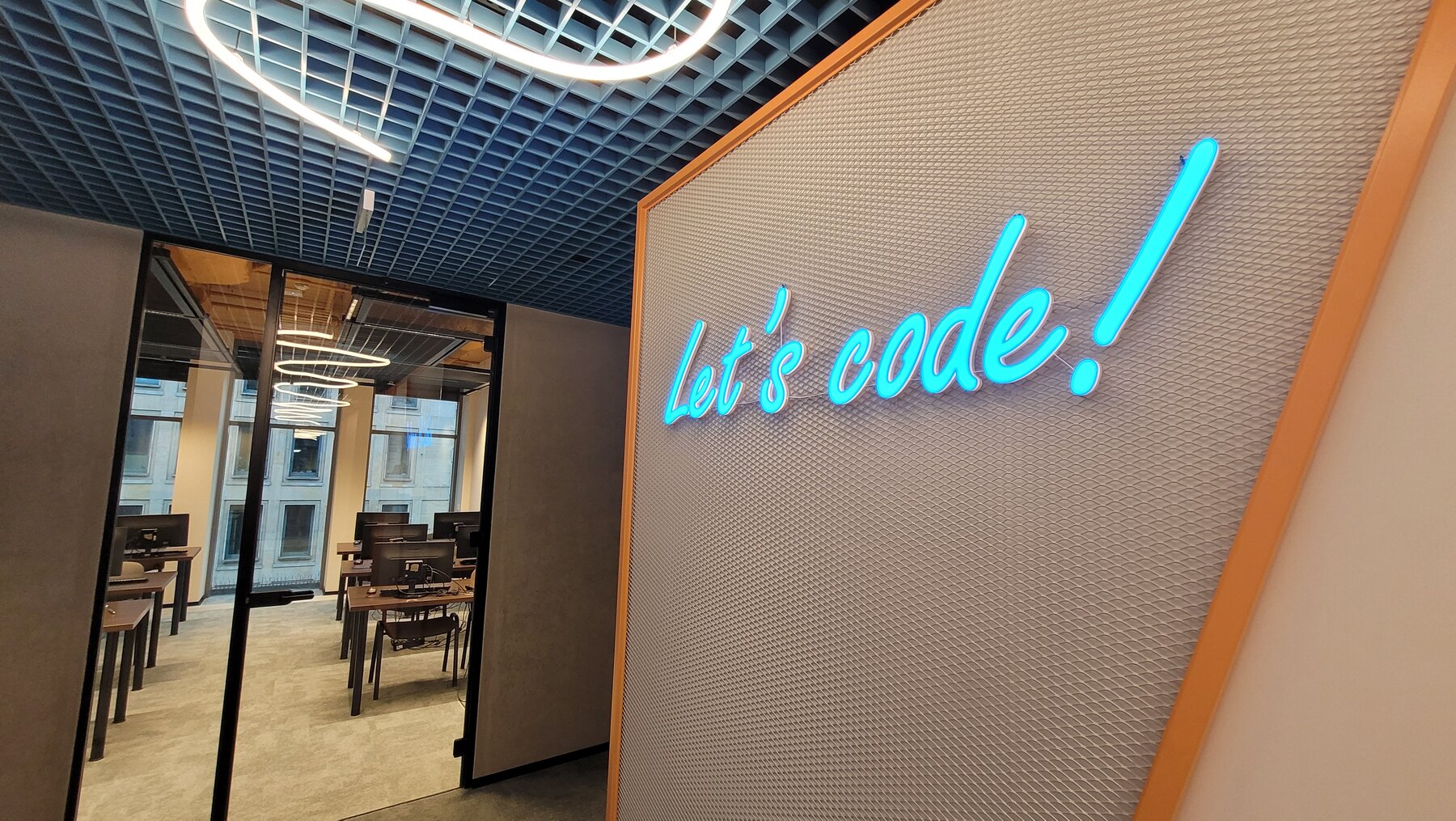 Neon „let's code!
